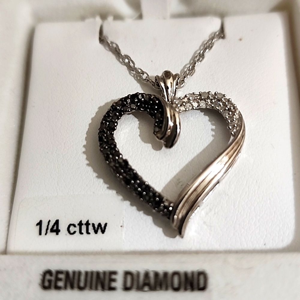 NWT Genuine Diamond Heart Shaped Pendant Necklace in Sterling